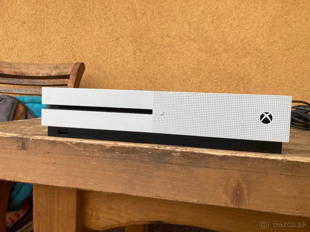 Xbox one S - 1000 GB + ovladač + příslušenství - 6
