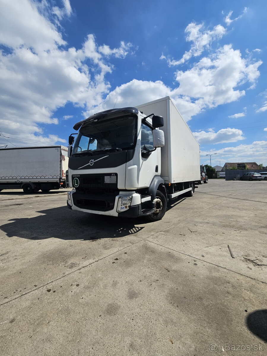 Skriňové Volvo FL6 r.v.2015 + hyd. čelo porucha motora - 6