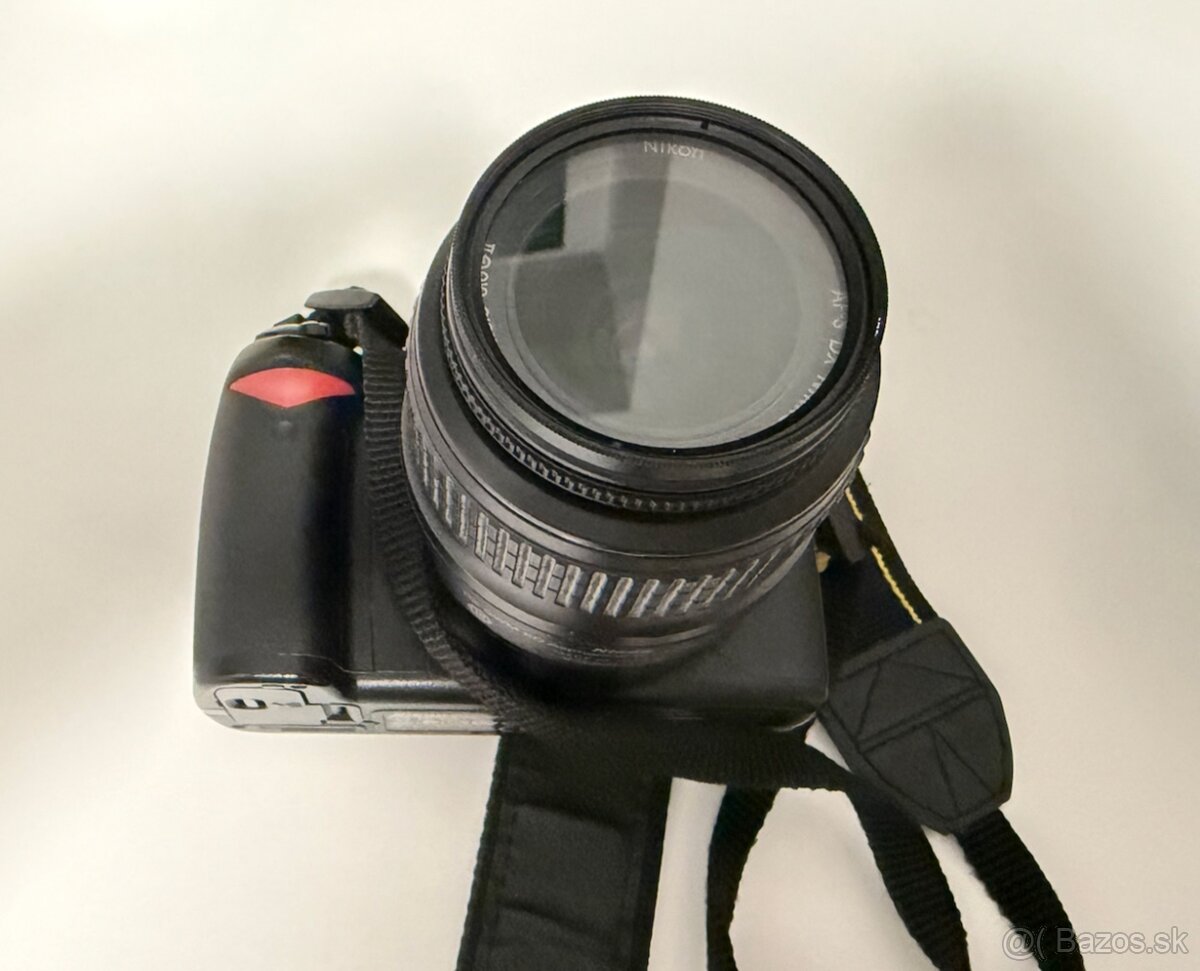 predam nikon d40 nikkor 18-55 1:3,5-5,6 nikkor 35mm 1:1,8 - 6