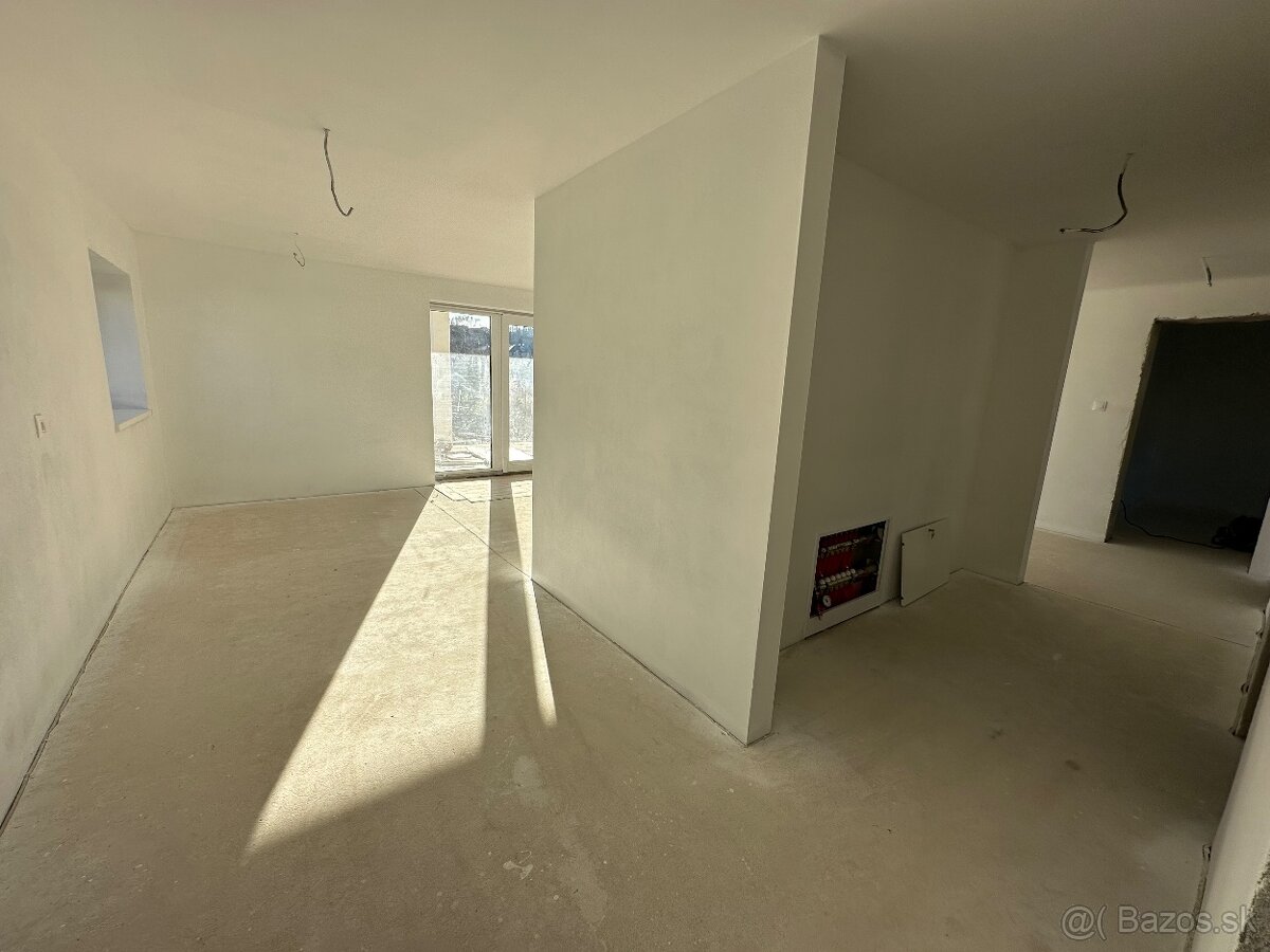 Priestranný tehlový rodinný dom - 6