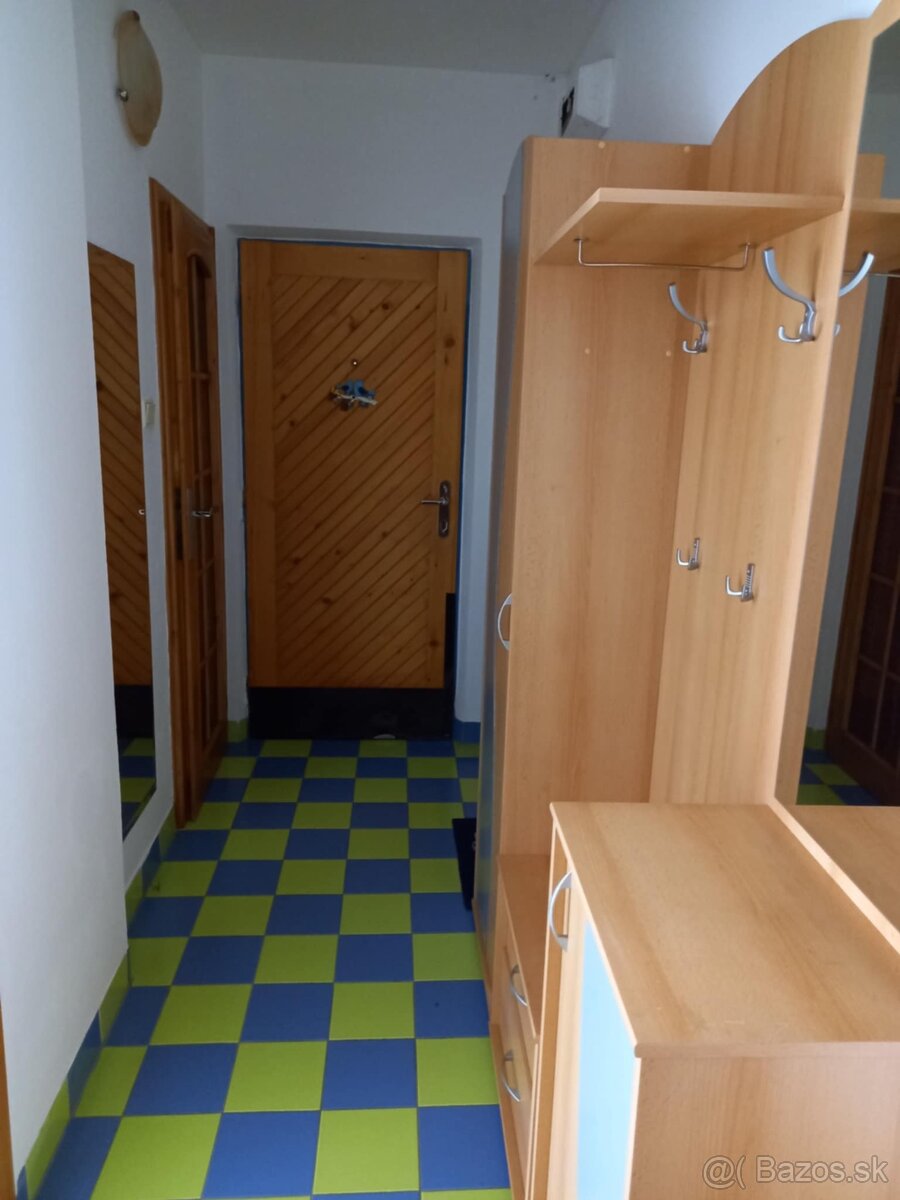 Prenájom dvojizbového bytu KNM - 6