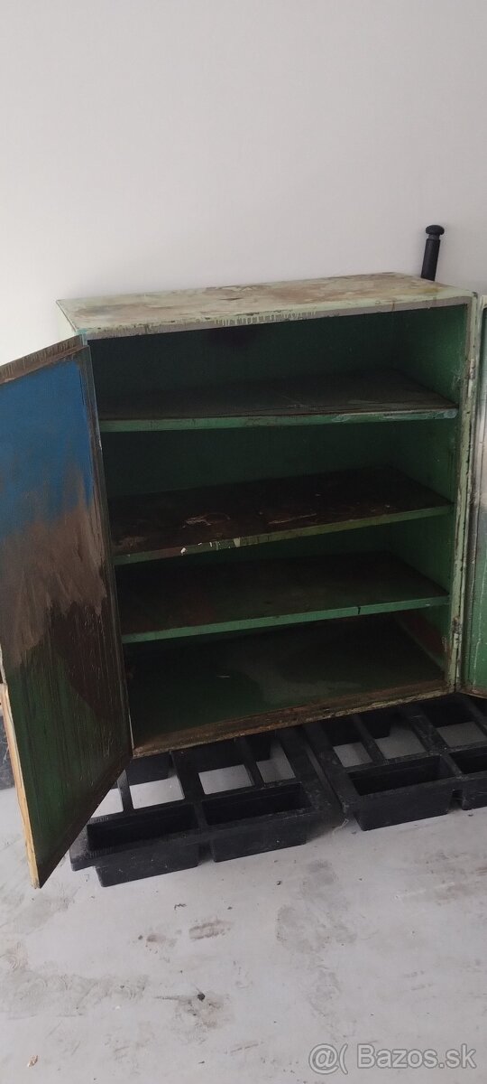 Predám ponk, kovovú skriňu, motor s prevodovkou na mlynček - 6