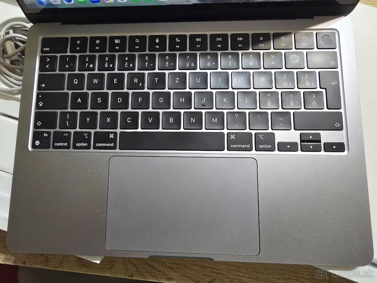 Macbook Air s M2 procesorom 256gb ssd diskom a 8gb ram noteb - 6