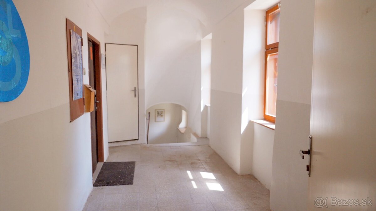 Budova v centre mesta - 6