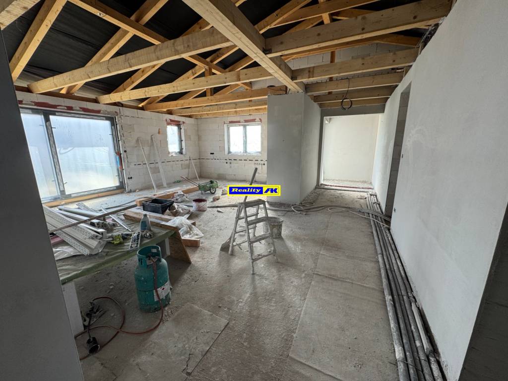 Rodinný dom Valča, novostavba v štádiu holodomu - 6