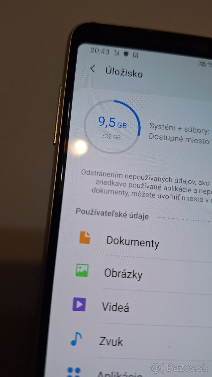 Samsung galaxy A8 2018 4/32GB android 9 zlatý rám - 6