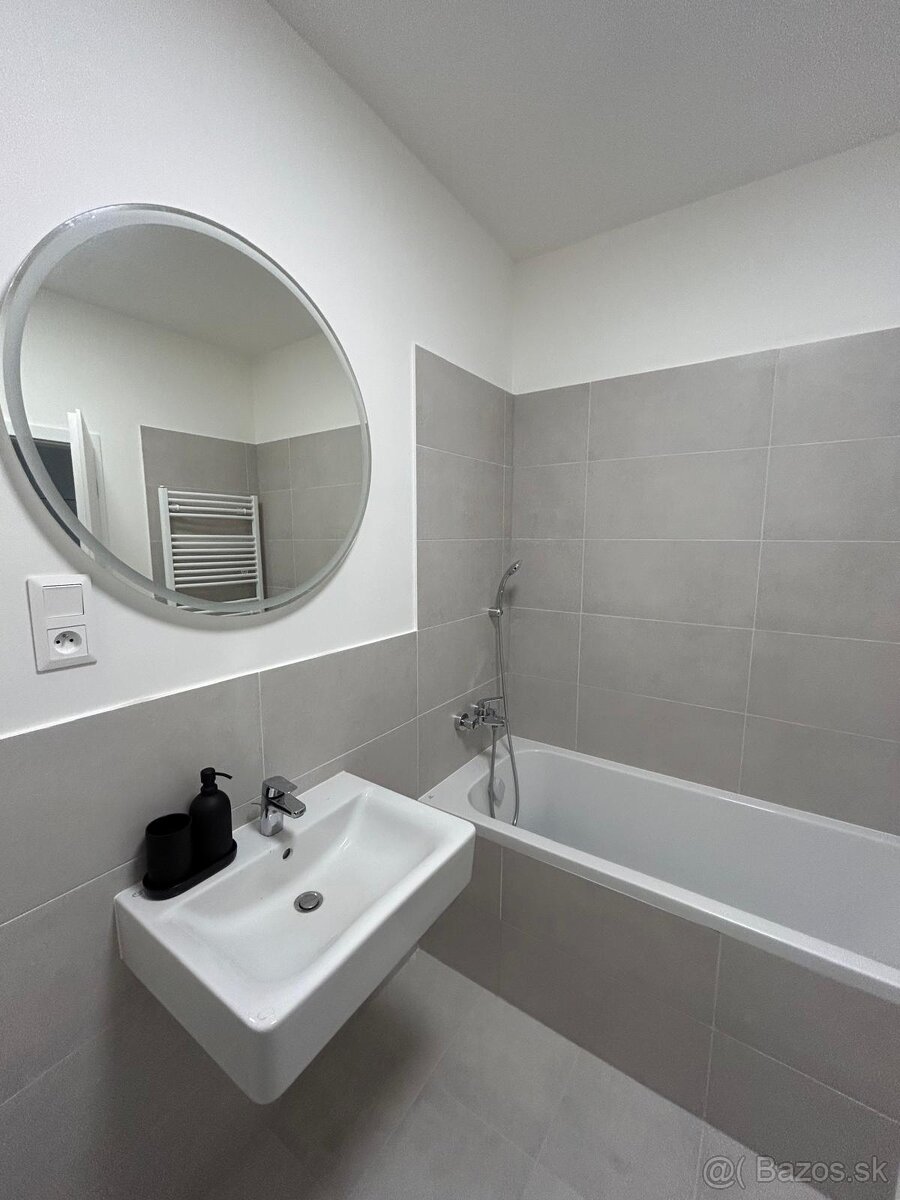 Prenájom bytu 2-izbový • 46 m², 720 €/mes. 720€+150€+100€= n - 6