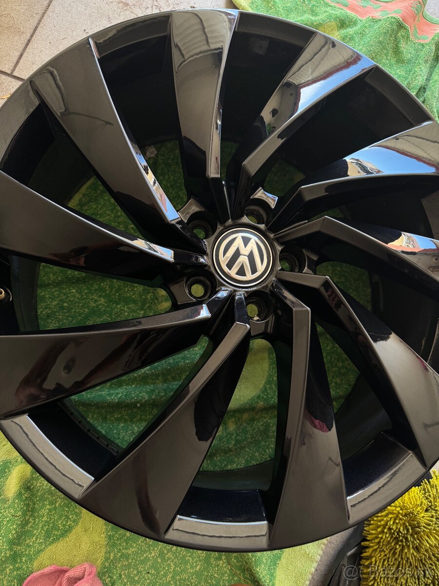 ARTEON 2,0TDi 147kw R-line HATCHBACK r2022 - 6