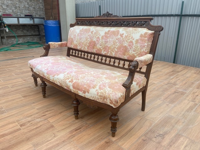 Predám starožitný nabytok . Sofa a stolík - 6