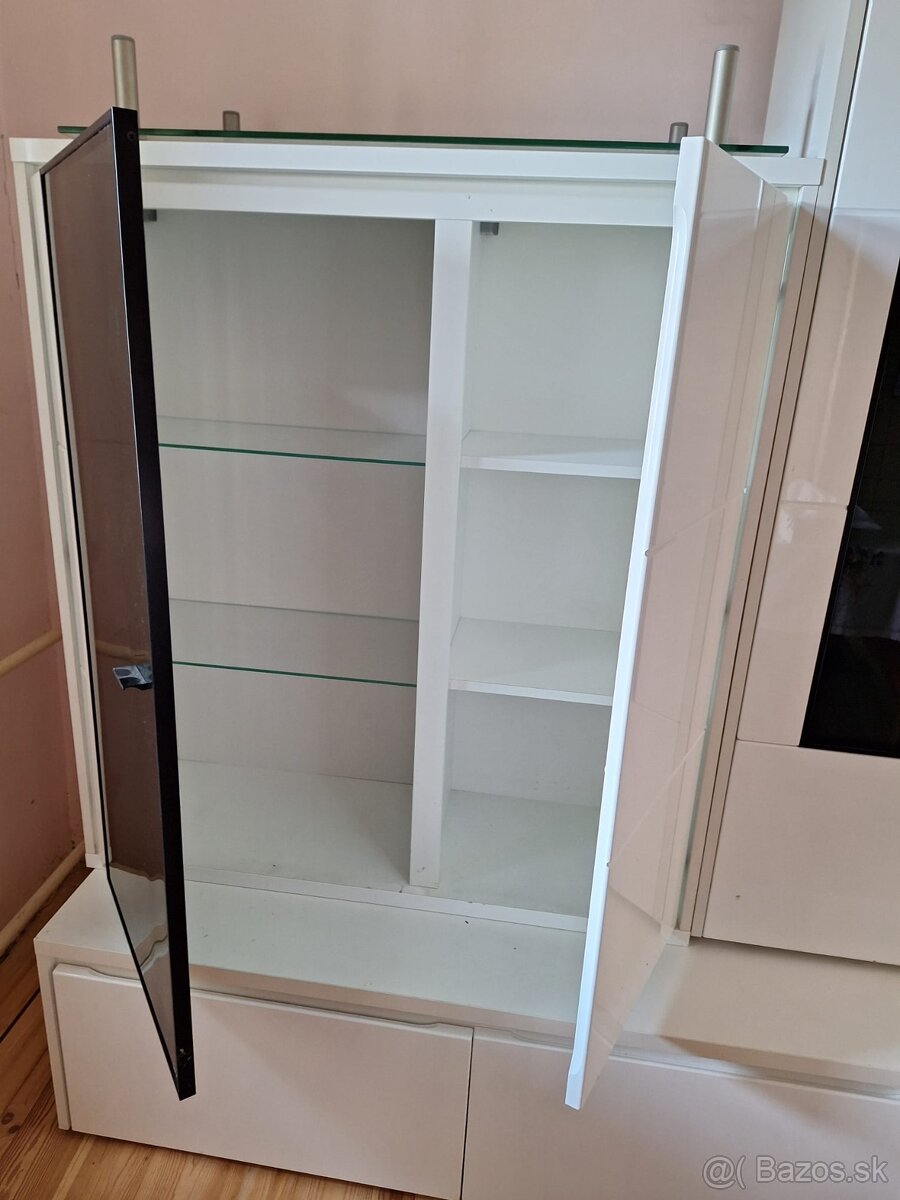 BIELA OBYVACIA STENA - 6