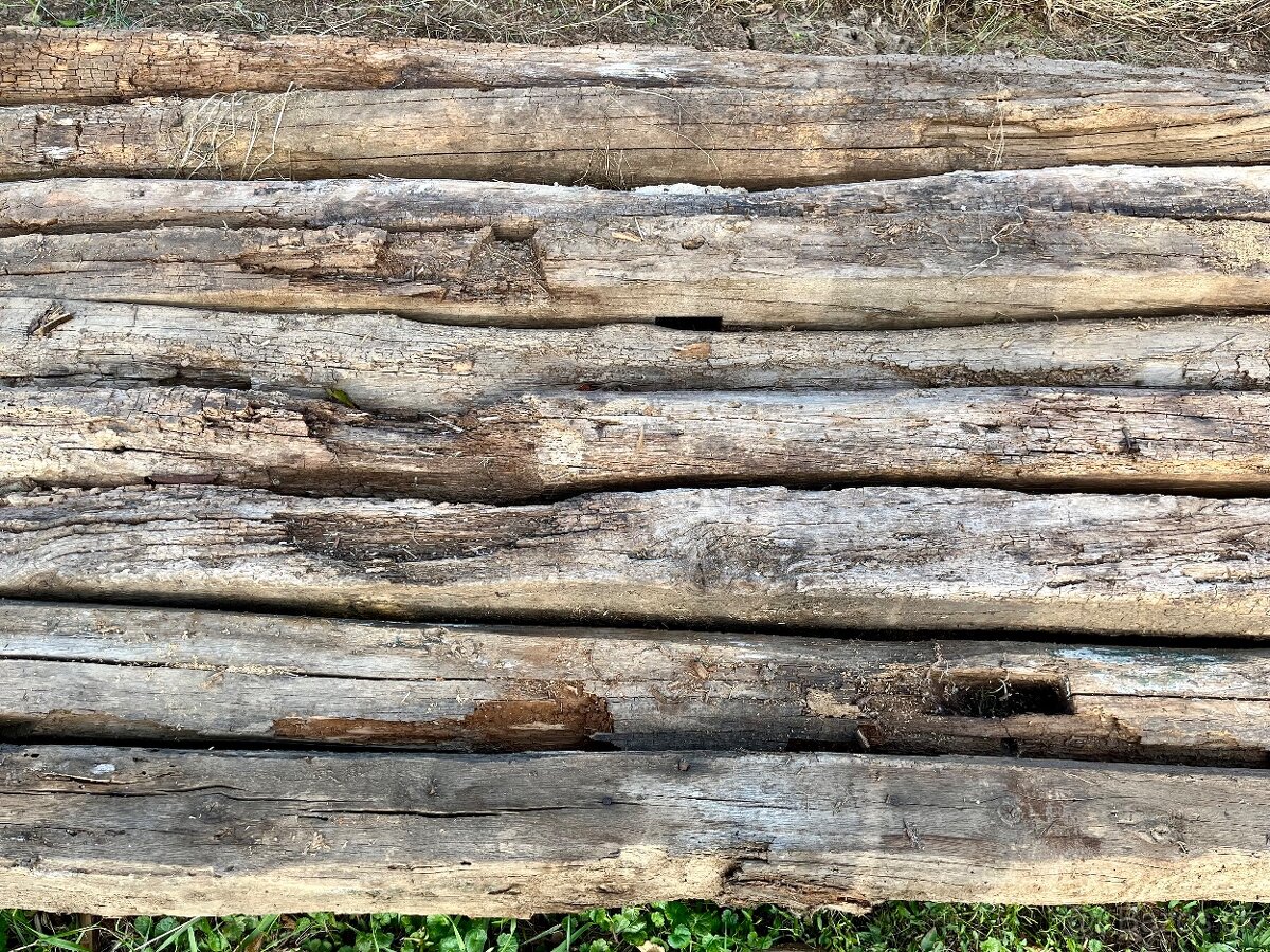 Staré dubové hranoly a trámy - ručne kresané - 6