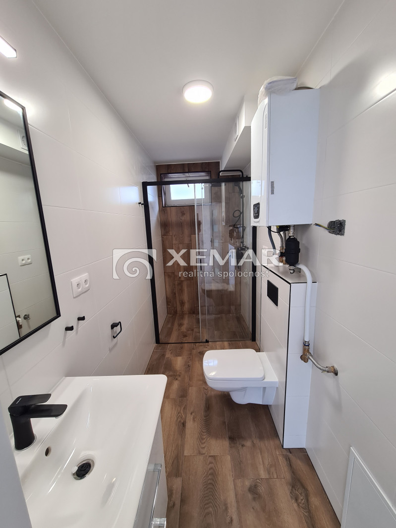 Na predaj obytný priestor s terasou v rodinnom dome v Hri... - 6