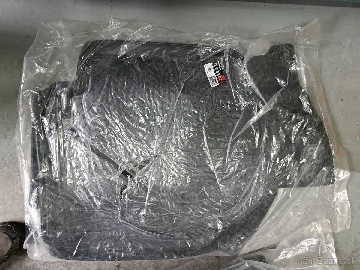 Predám gumové koberce - komplet sety - 6