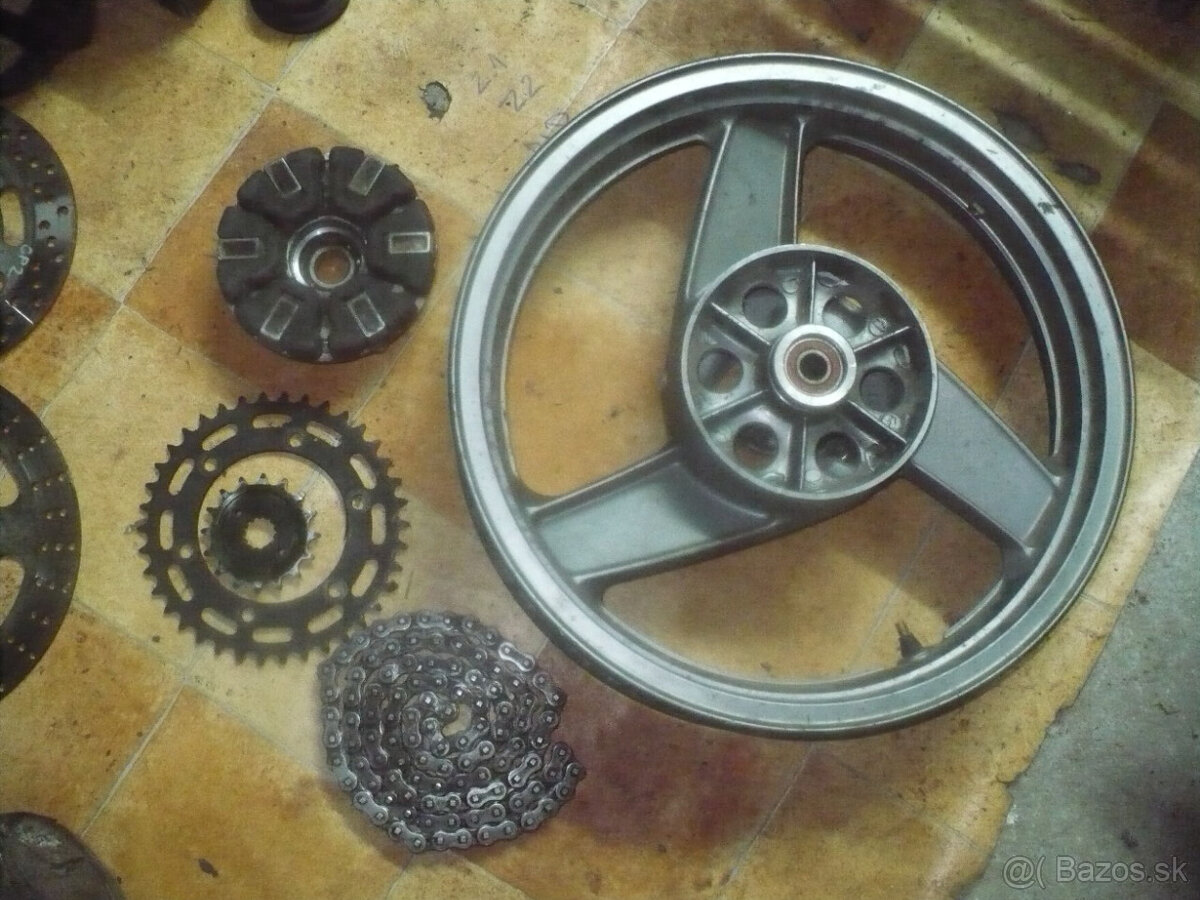 Kawasaki GPZ 500 /20 kW/ r. 95 díly - 6