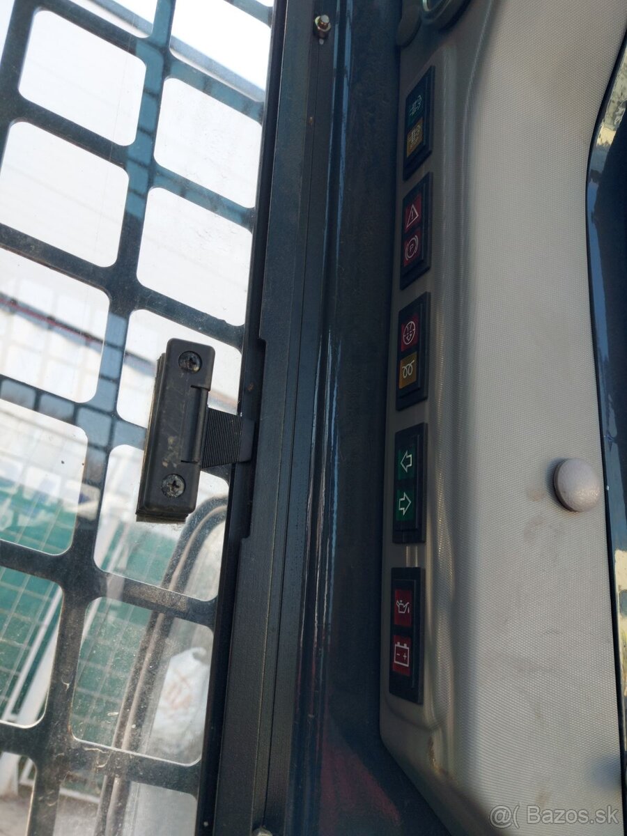 šmykom riadený čelný nakladač Sunward SWL2830 - 6