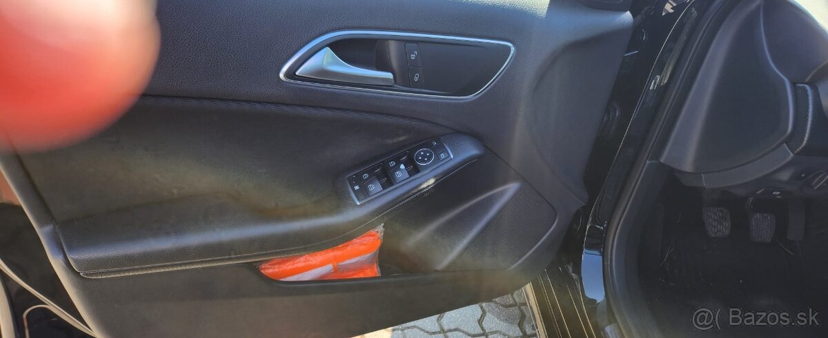 MERCEDES-A HATCHBACK - 6