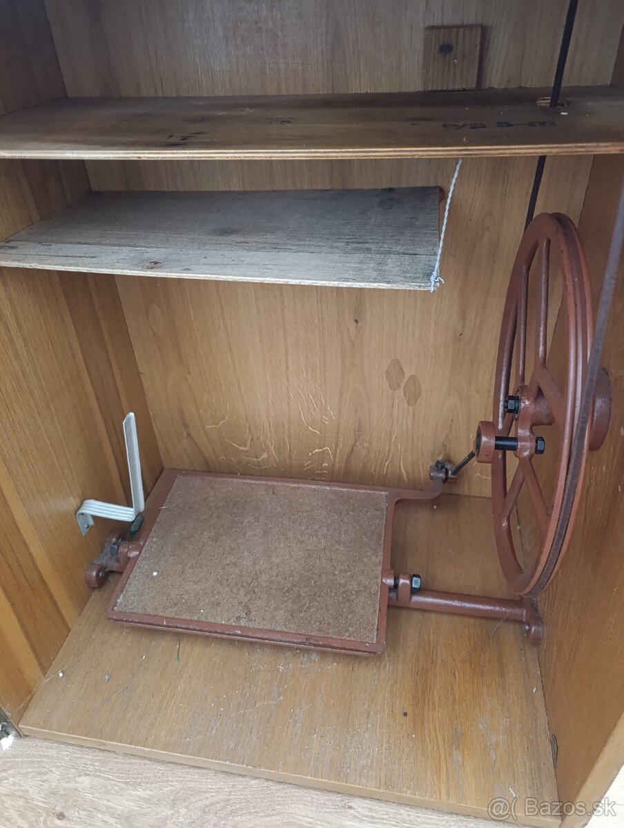 predám šijací stroj "PODOLSK 132" a PREDOM kucznik 431 - 6