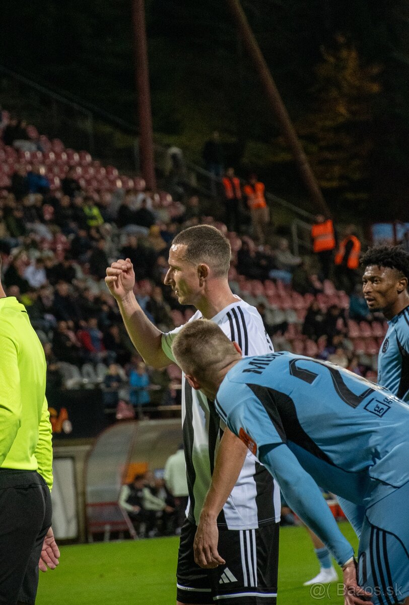 📸 Predám digitálny fotoaparát Canon 2000D 📸- ako nový - 6