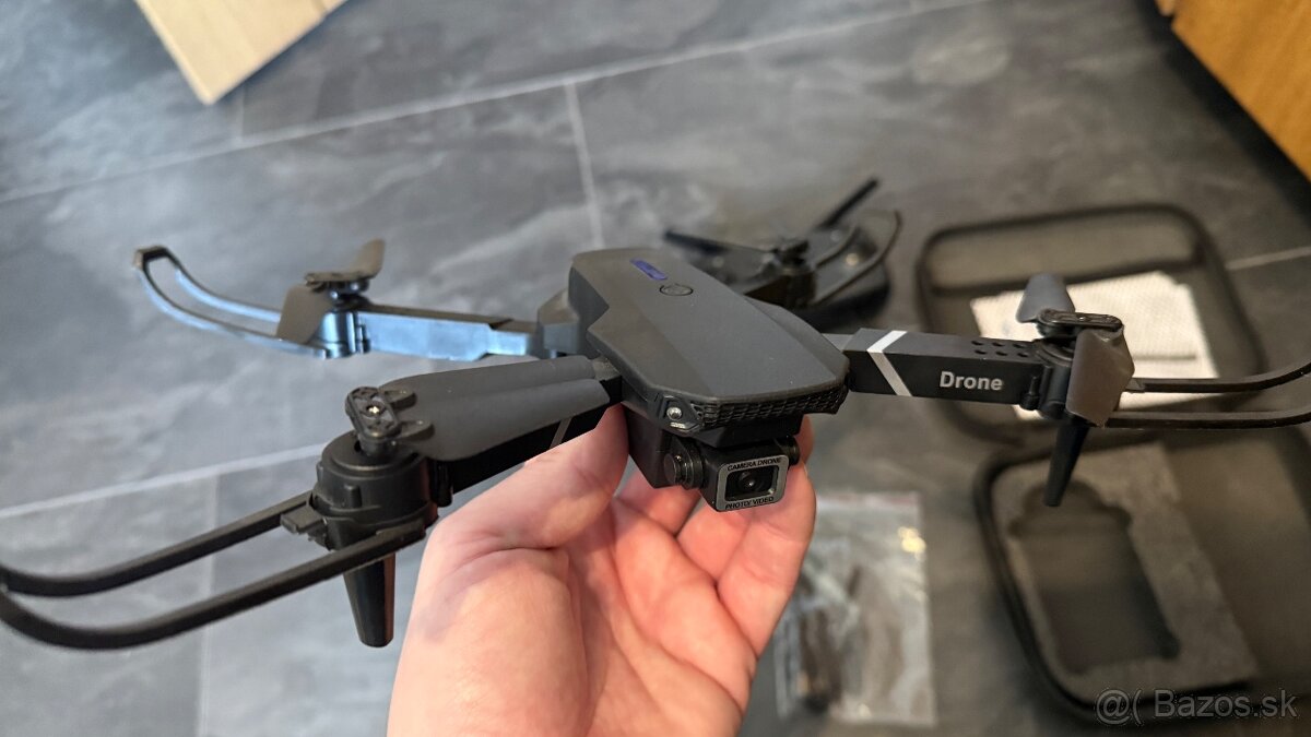 Dron E88 (novy),4K dual cam.,4x bateria plus prislušenstvo - 6