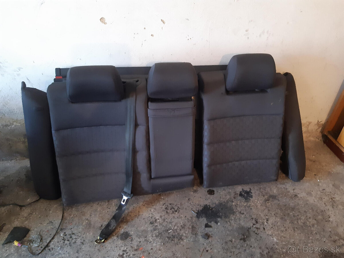 AUDI A6 C5 - sedačky + roleta - 6