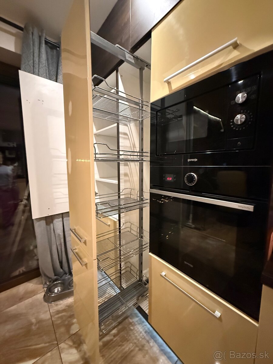 Kuchynská linka do L - 6