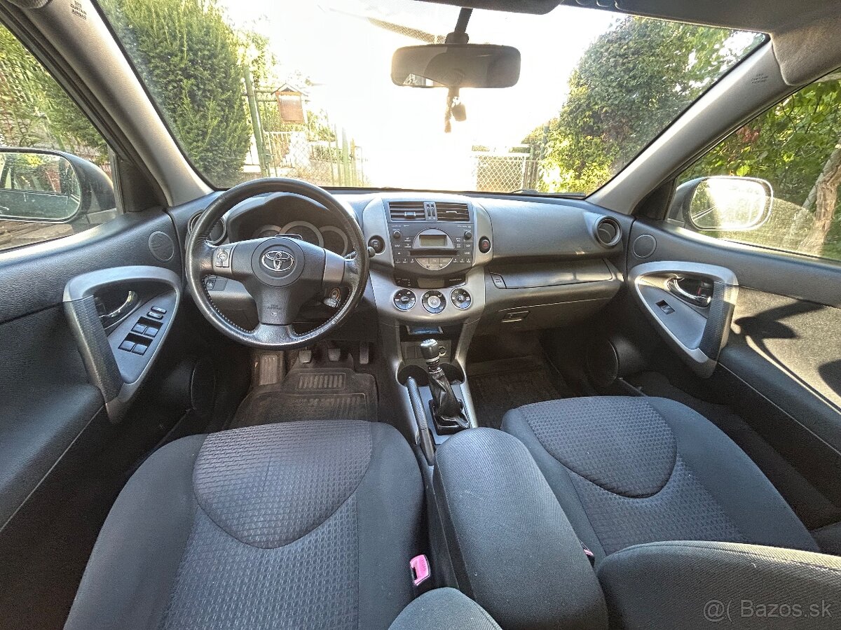 Predám Toyota RAV 4 - 6