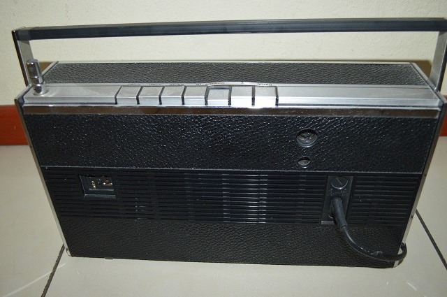 predam stare radio GRUNDIG - 6