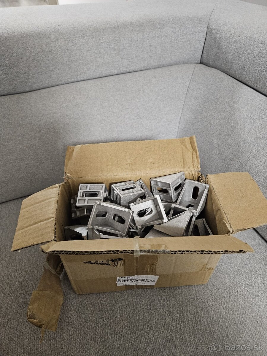 Hliníkové rohové úchyty GT206 - 6