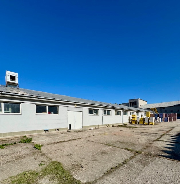 Na predaj 2 prepojené haly 1200 m2 v Dolnom Ohaji - 6