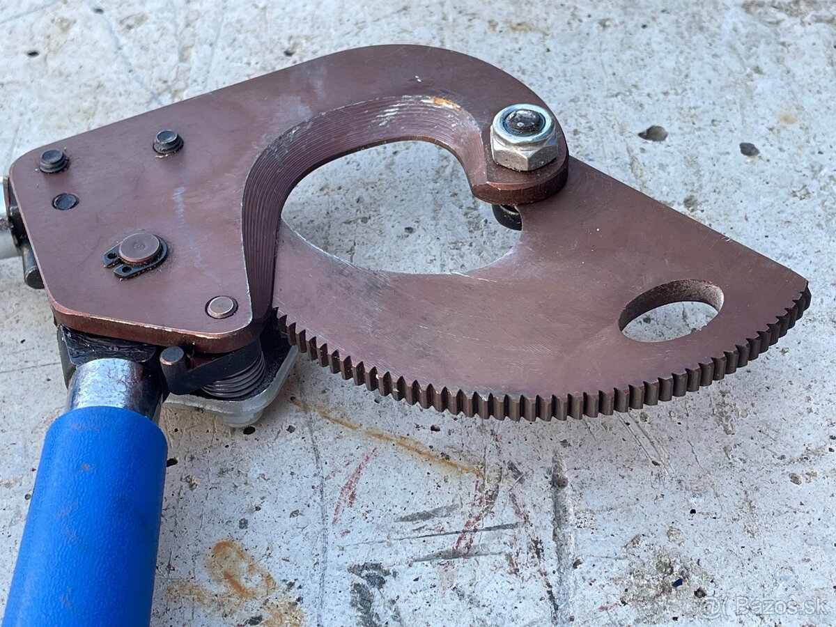 Predám nové nožnice na káble Dechengbo J40 - 6