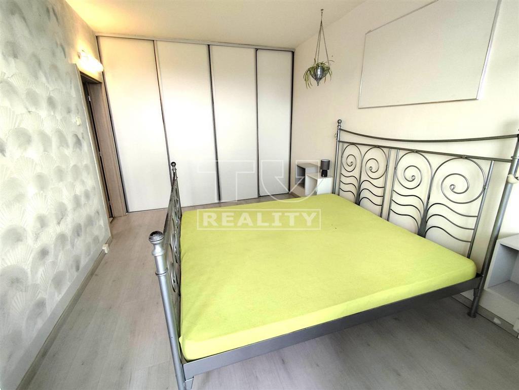 Predaj priestranného slnečného bytu s lodžiou aj... - 6