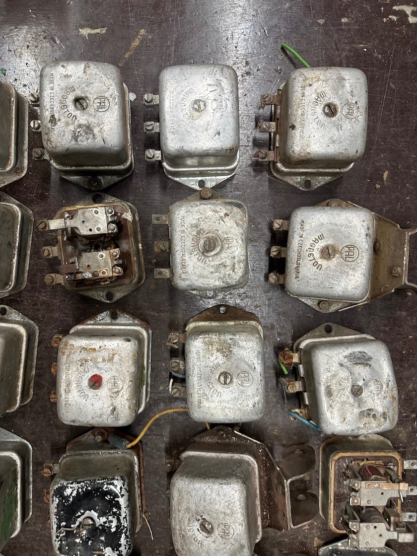 Predám skrinkový regulátor napatia JAWA ČZ 175 250 350 - 6