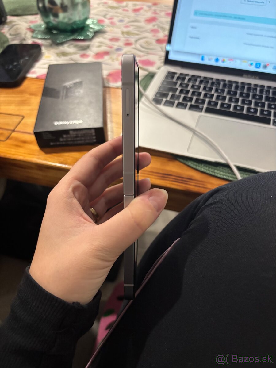 Samsung Galaxy ZFlip 6 - 6