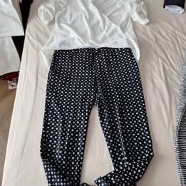 Dámsky sivý oblek, biele košele, nohavice,... - 6