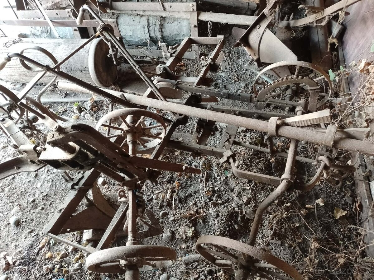 Staré pluhy,brány,sejačka,valec... - 6