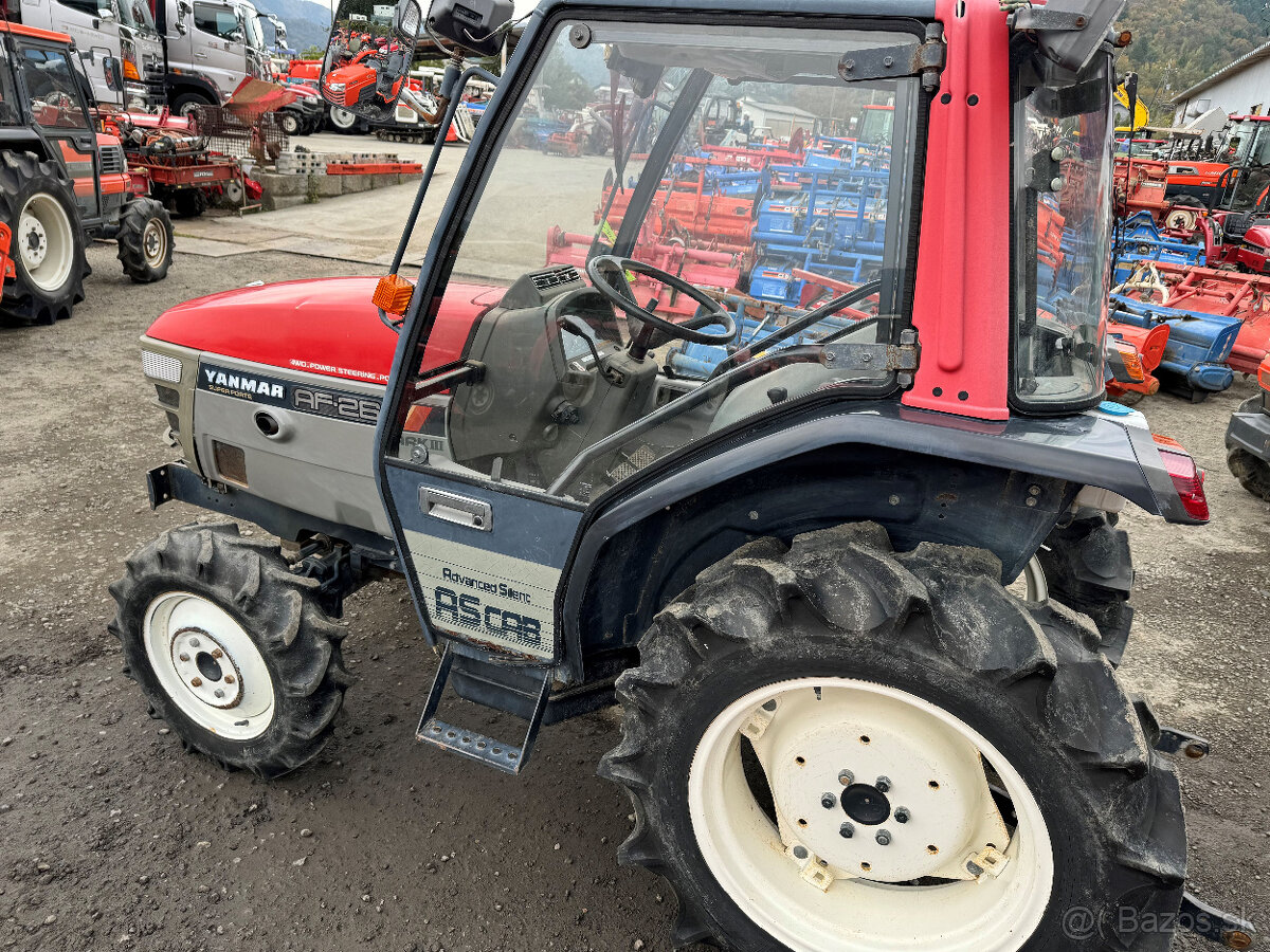 Malotraktor Yanmar AF26 s kabínou - 6