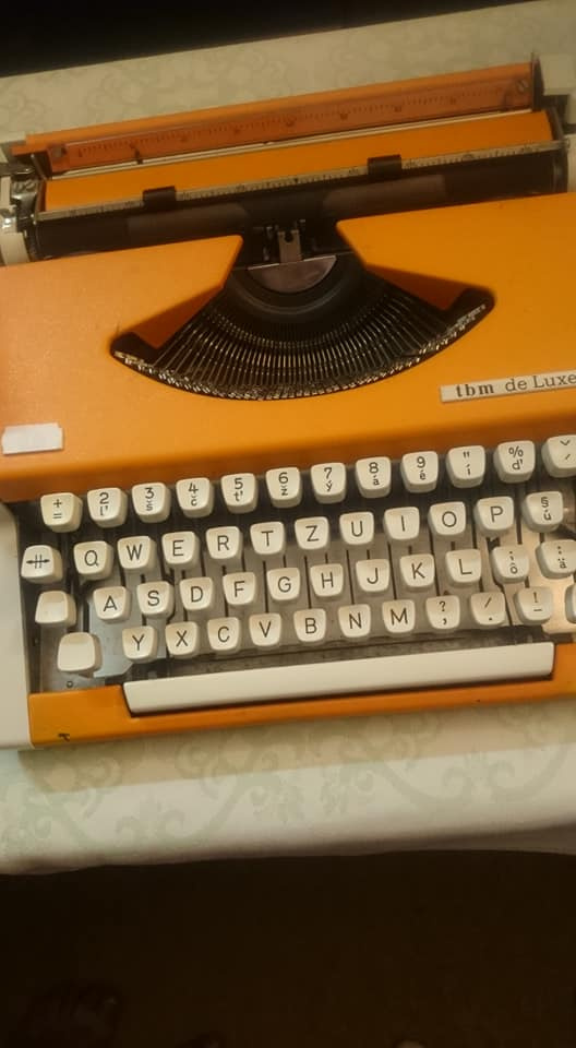 Písací kufríkový stroj Consul - 6