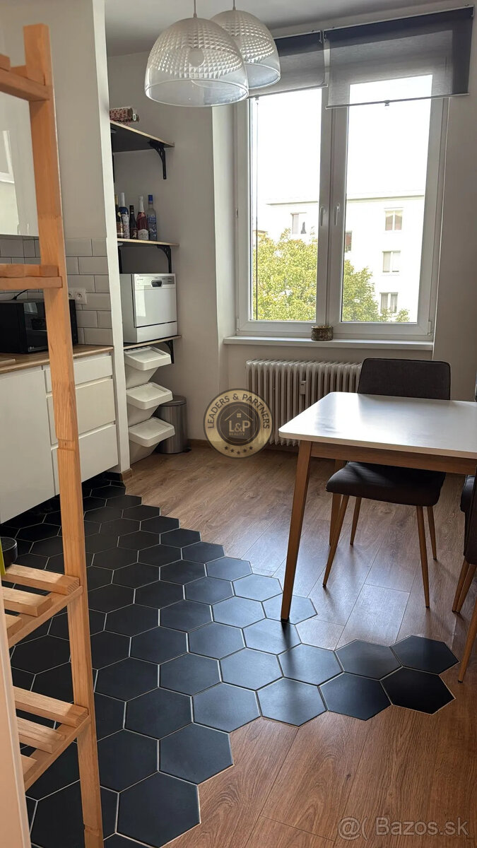 Veľký 2-izb. byt na prenájom | ZVOLENSKÁ, BA II - 6