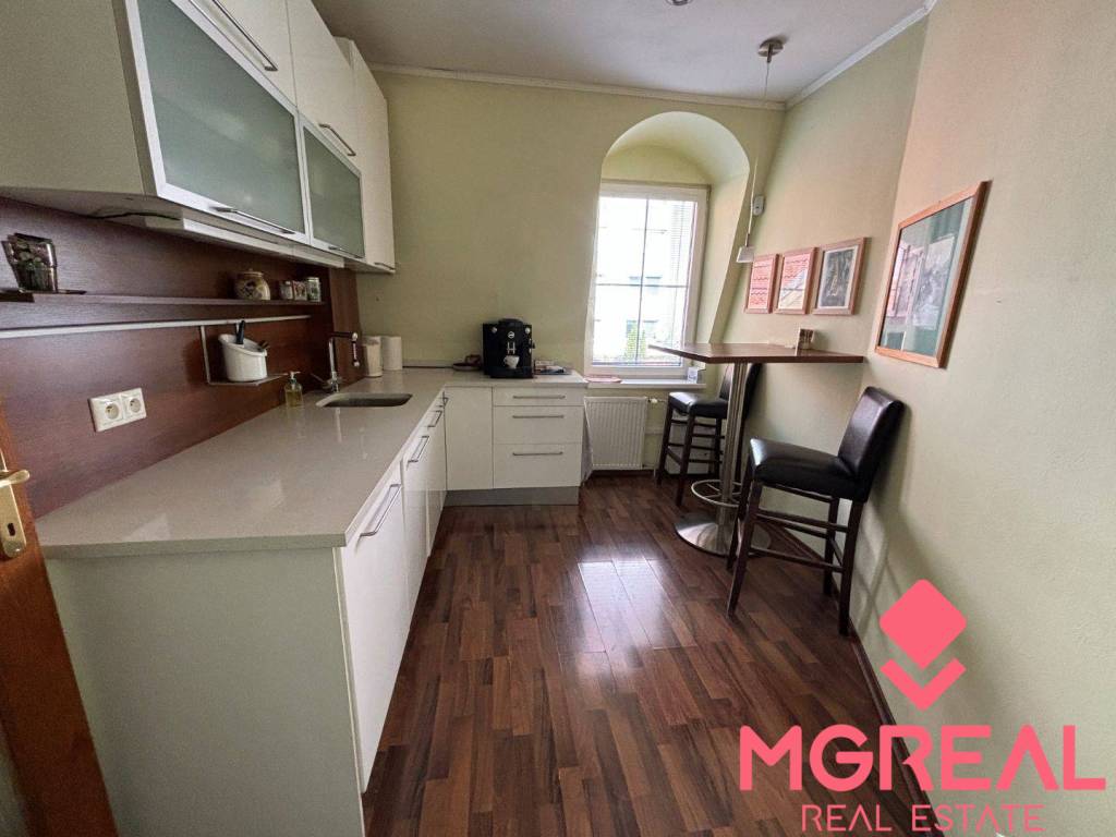 Budova blízko centra Topoľčany / PREDAJ - 6