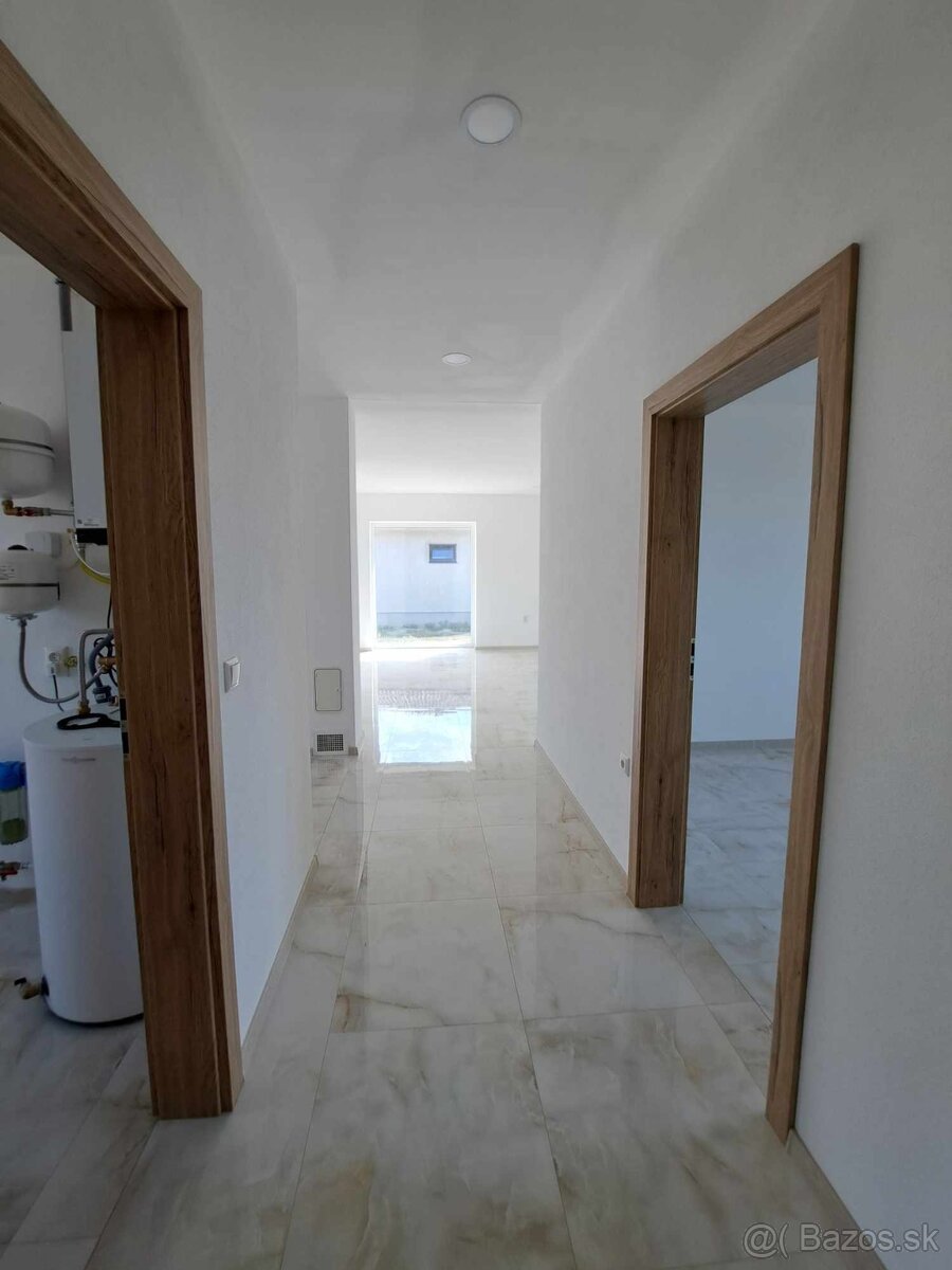Predáme krásnu 4 izb novostavbu bungalov len 8km od NR - 6