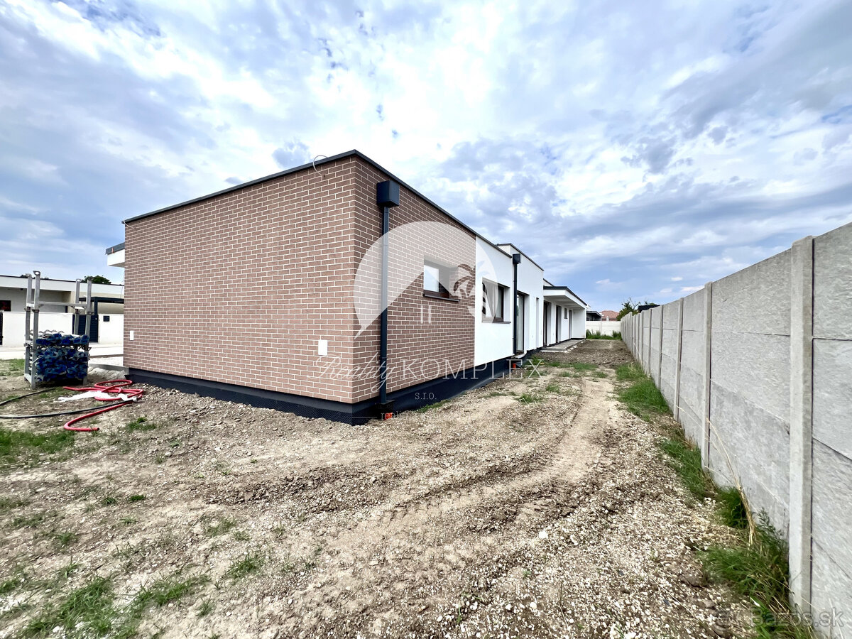 Reality KOMPLEX s.r.o. ponúka na PREDAJ 5 izbový rodinný dom - 6