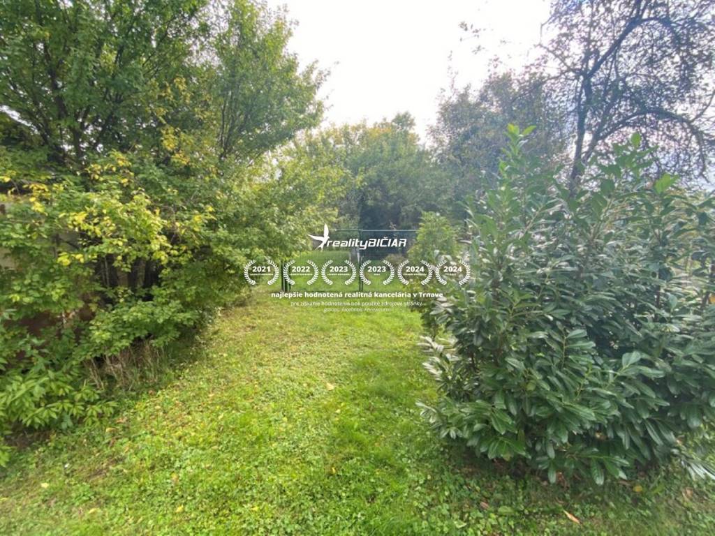 Ponúkame Vám na predaj slnečnú a udržiavanú záhradu - 6