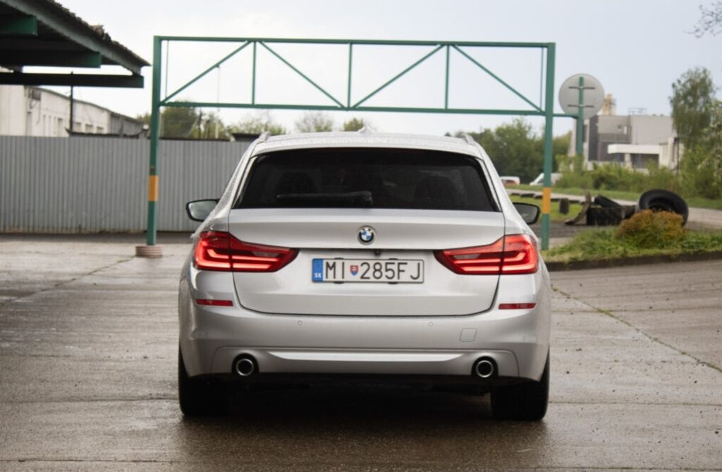 BMW 520d Touring z roku 2017 - 6