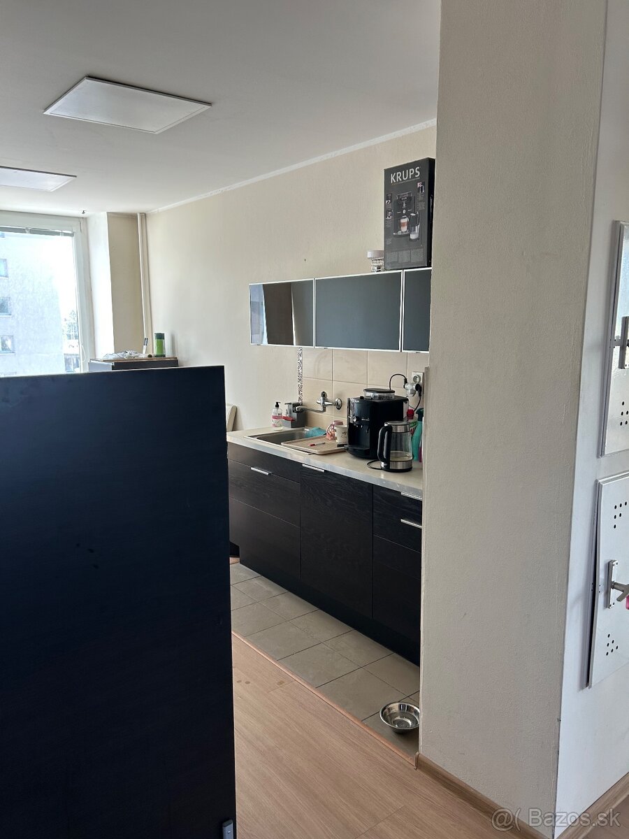 Kancelárie (31m2) blízko centra s parkovaním - 6