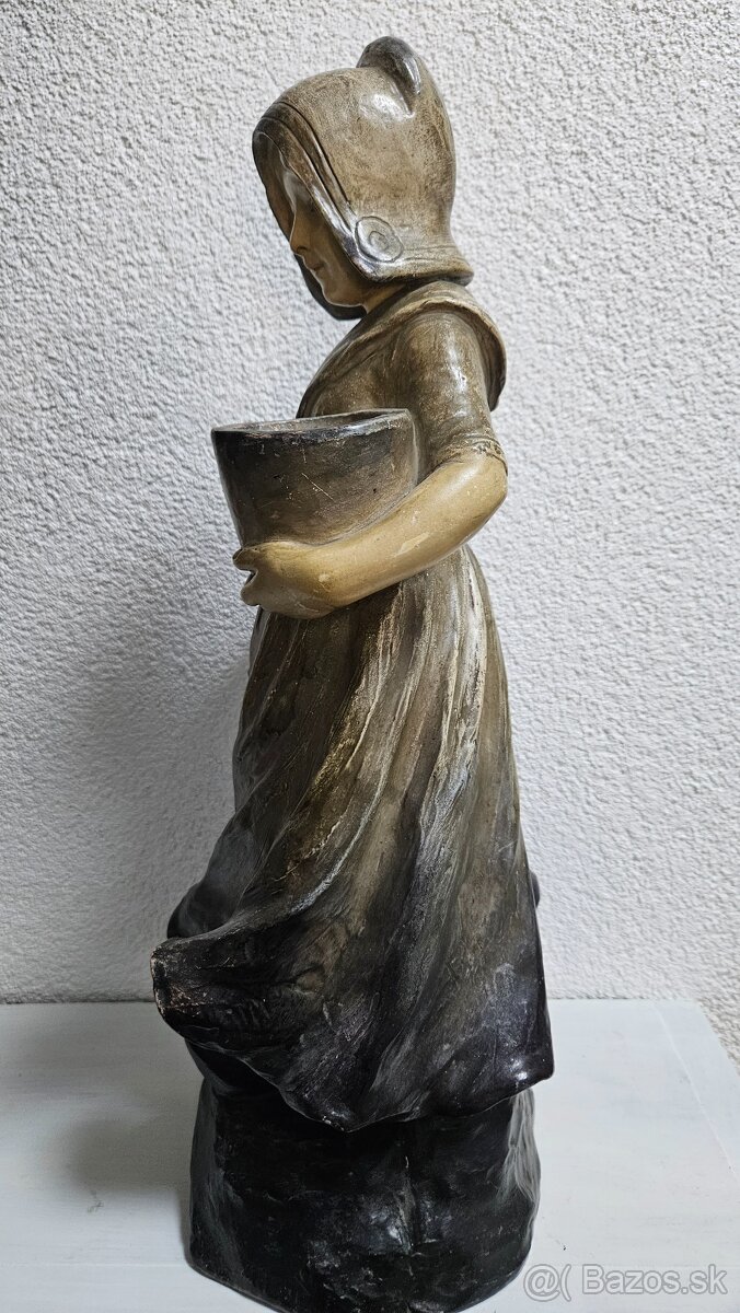 socha dievcata-keramika Goldschaider - 6