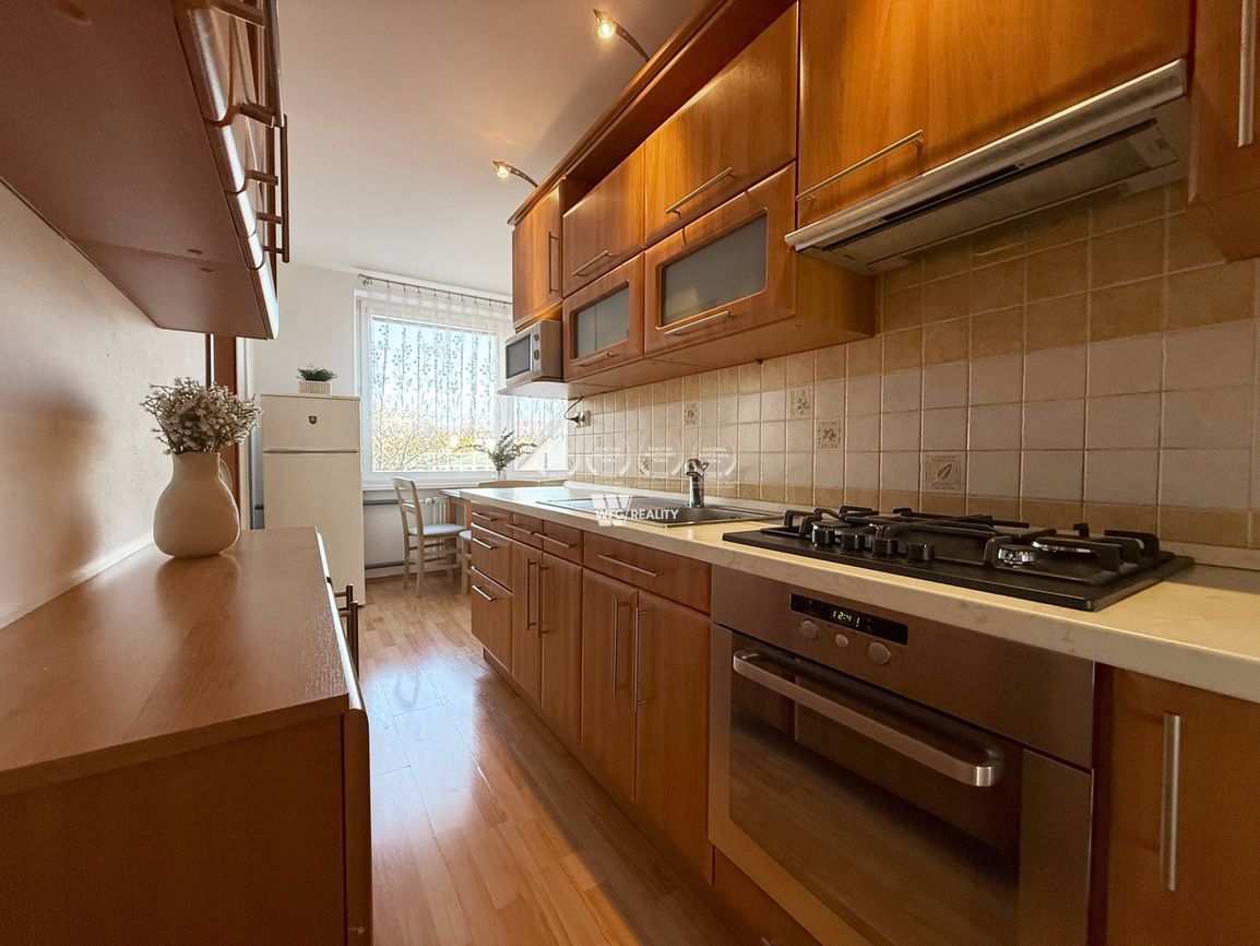 REZERVOVANÉ Na predaj slnečný 3-izbový byt s balkónom na Hli - 6