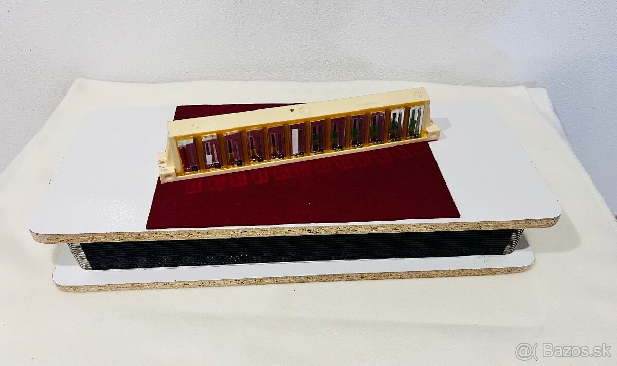 Predám ladiaci stolík/ BOX na ladenie akordeónov a heligonie - 6