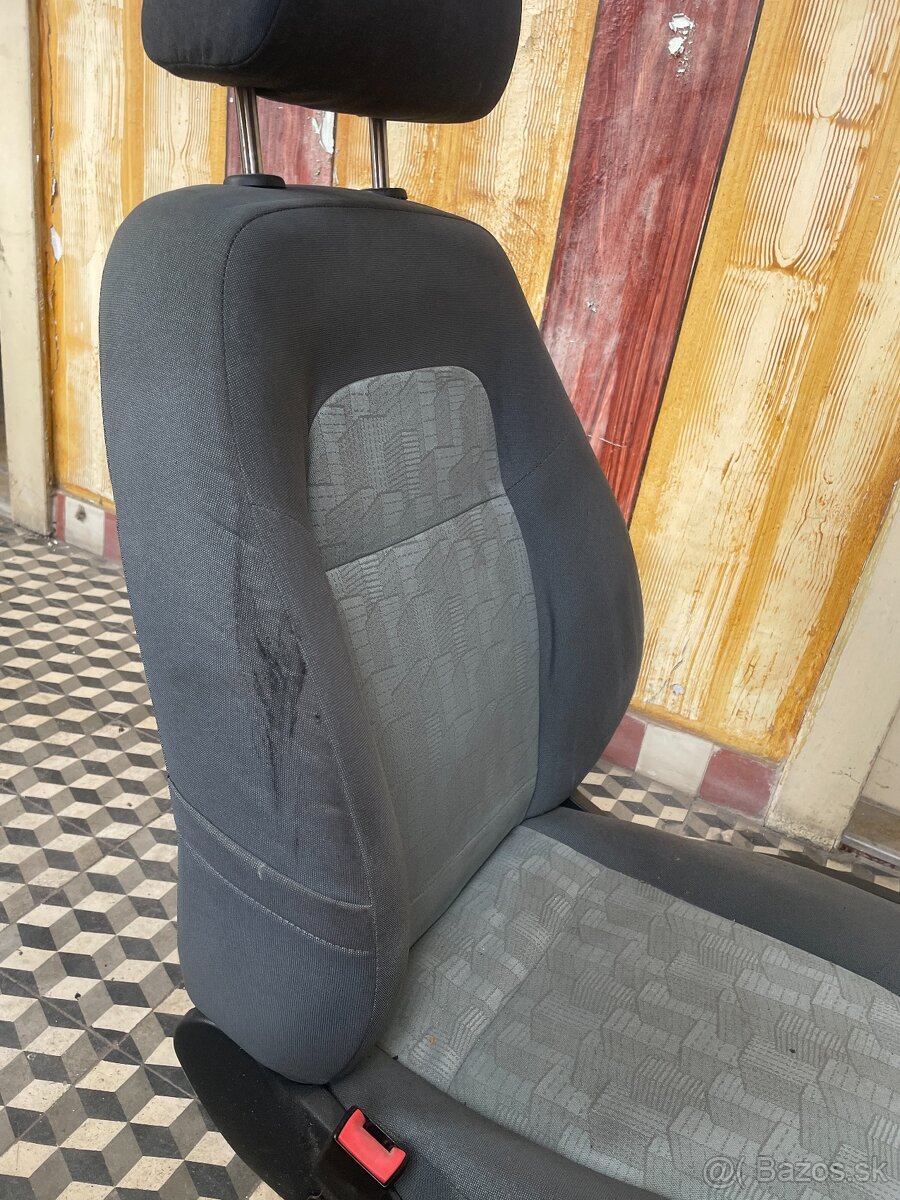 🪑 Predám predné sedadlo Škoda Fabia I (ľavá strana - vodičo - 6