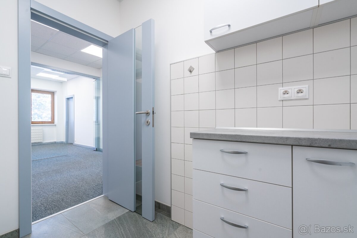 Prenájom kancelárskych priestorov v centre TN - 6