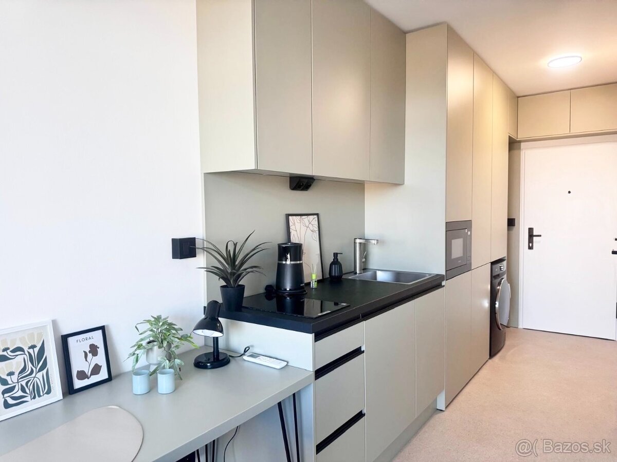 NA PRENÁJOM NOVO-ZREKONŠTRUOVANÁ GARSONKA - 6